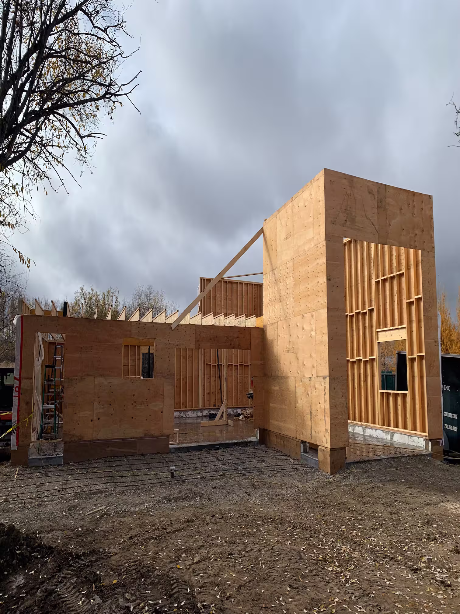 Garage with RV bay in Pigeon Lake, AB